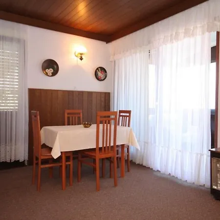 Apartment Apartments With A Parking Space Ravni, Labin - 7613 Ravni